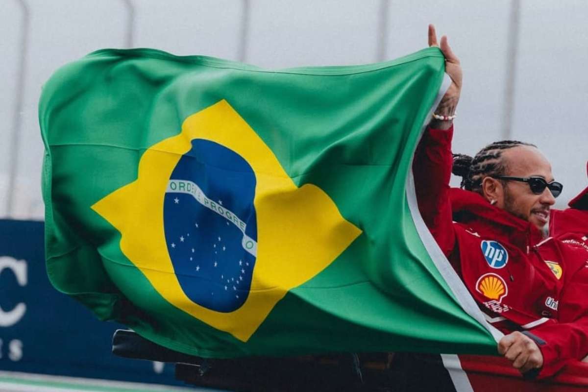 Lewis Hamilton paga multa