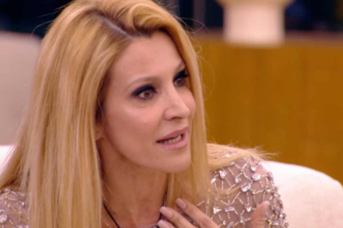 Grande Fratello Vip, Adriana Volpe nel mirino