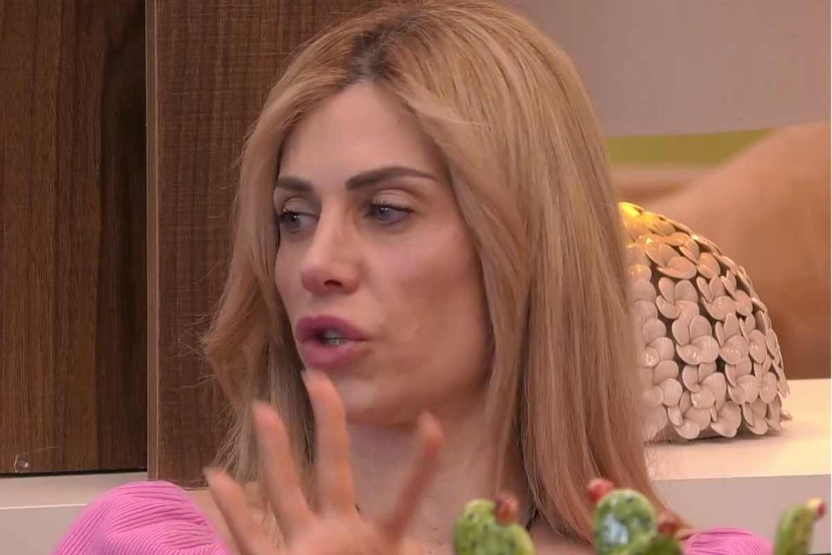 Grande Fratello Vip, Paola Caruso in lacrime