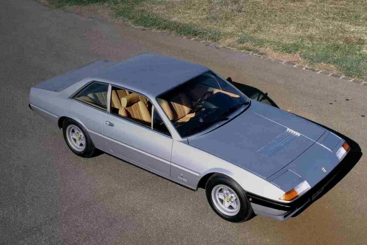 Un V12 potente e soluzioni innovative per l’epoca