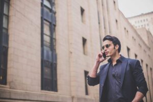 Come cambia l’uomo ideale con l’età delle donne: cosa dice la psicologia