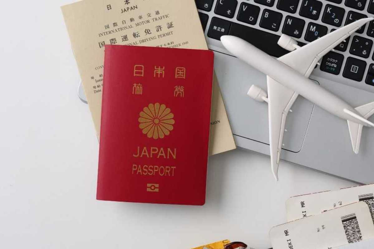 Viaggi, l’UE cambia le regole su rimborsi e cancellazioni: cosa succede ora ai pacchetti turistici